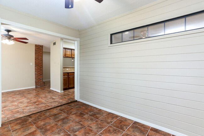 Foto del edificio - 2Bd Condo in Gated Community! Available NOW!