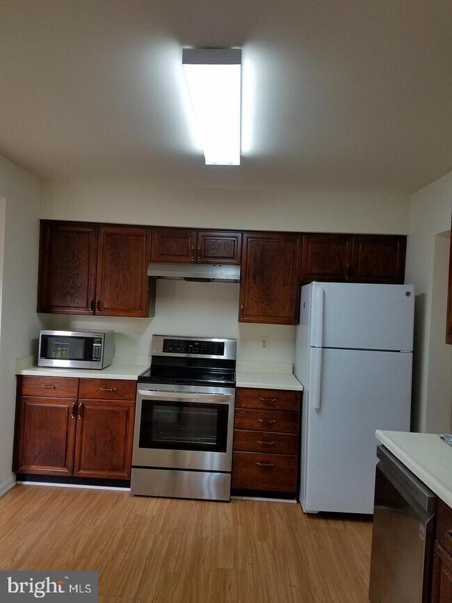 6505 Kemper Lakes Ct, Alexandria, VA 22312 Townhome Rentals in