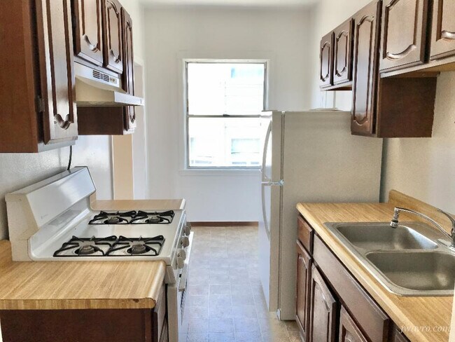 Building Photo - 1808 Fulton St