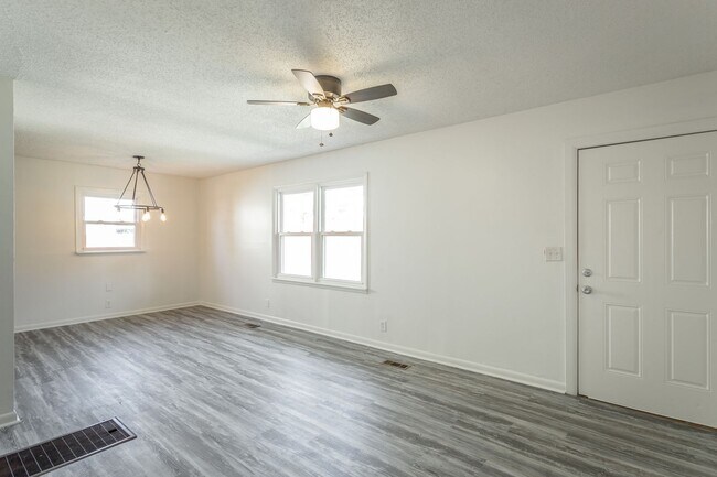 Foto del edificio - 7725 Hansley Dr