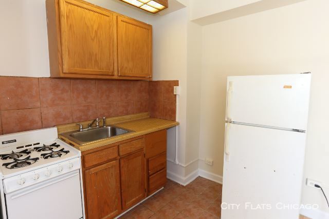 Foto del edificio - 505 W Belmont Ave