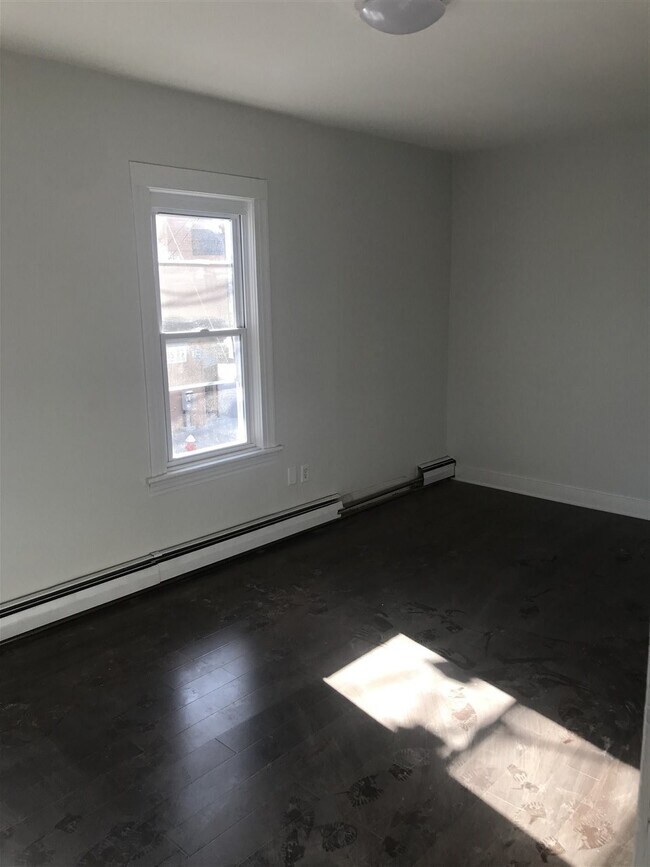 Foto del edificio - 112 John F. Kennedy Blvd