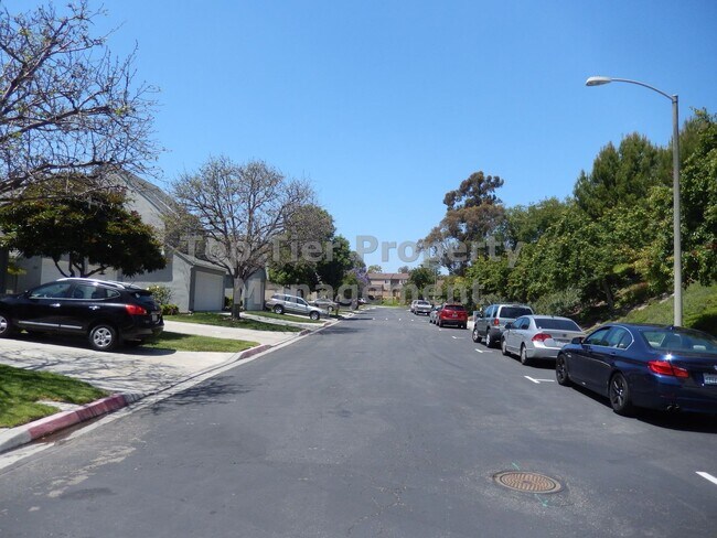 Foto del edificio - ****Beautiful 2 bed/2 bath Townhouse in Carlsbad - Great Location - Available 06/21****