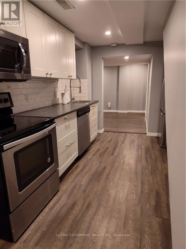 Building Photo - 88 San Fernando Dr