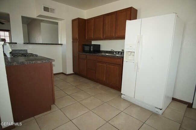 Foto del edificio - 8300 Mt Everest Dr