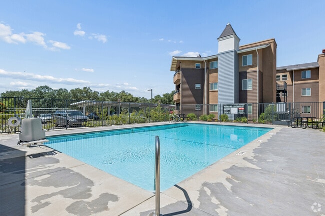 Pool - Oroville Heights Apartments