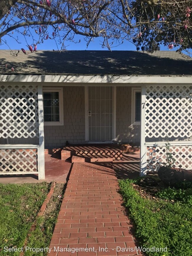 Building Photo - 2 br, 1 bath House - 7 Elm St