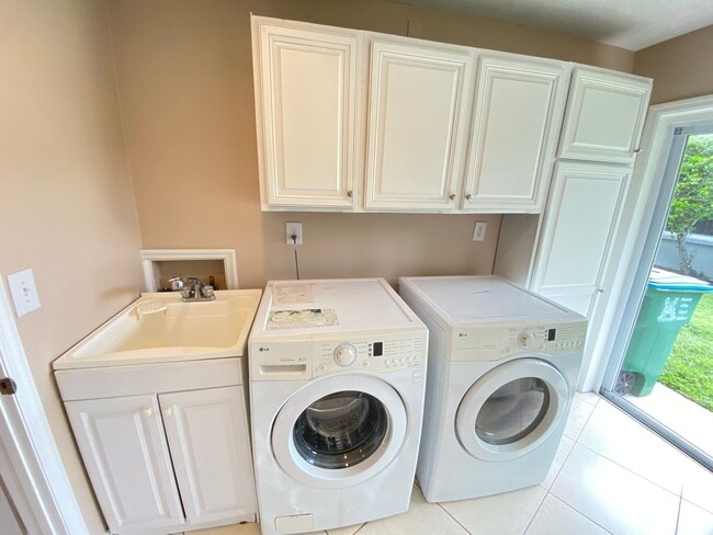 Building Photo - $500 OFF of second month of rent!! Desired...