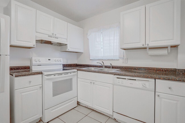 Building Photo - 200 Waterway Dr S