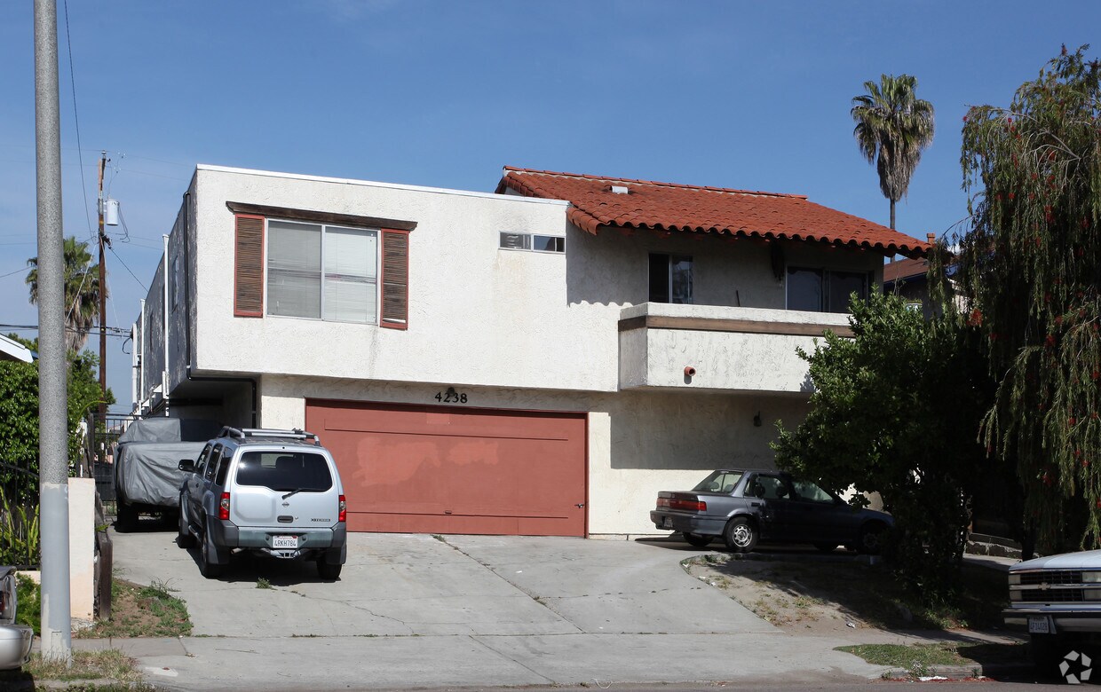 Primary Photo - 4238 Highland Ave