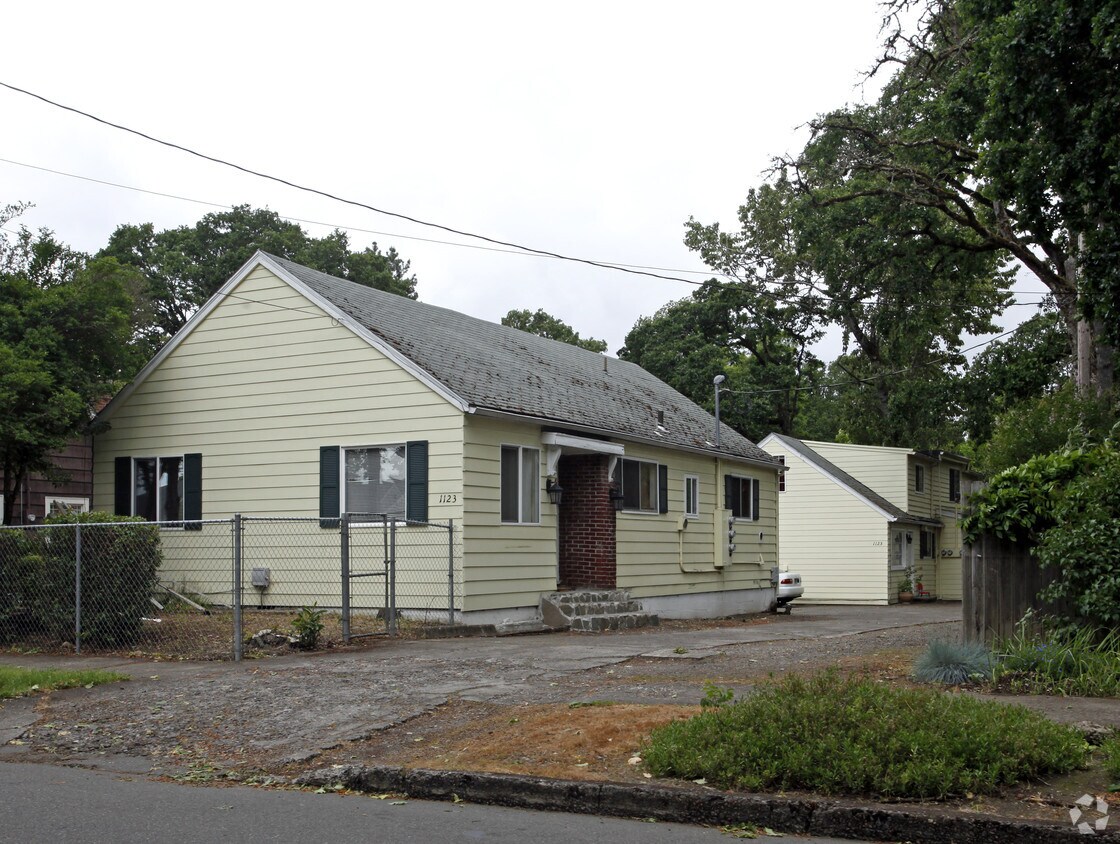 Primary Photo - 1123 Cross St SE
