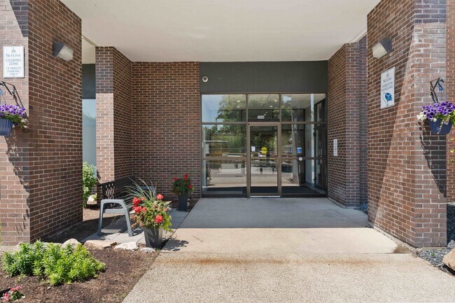 Photo du bâtiment - Place Tecumseh Apartments