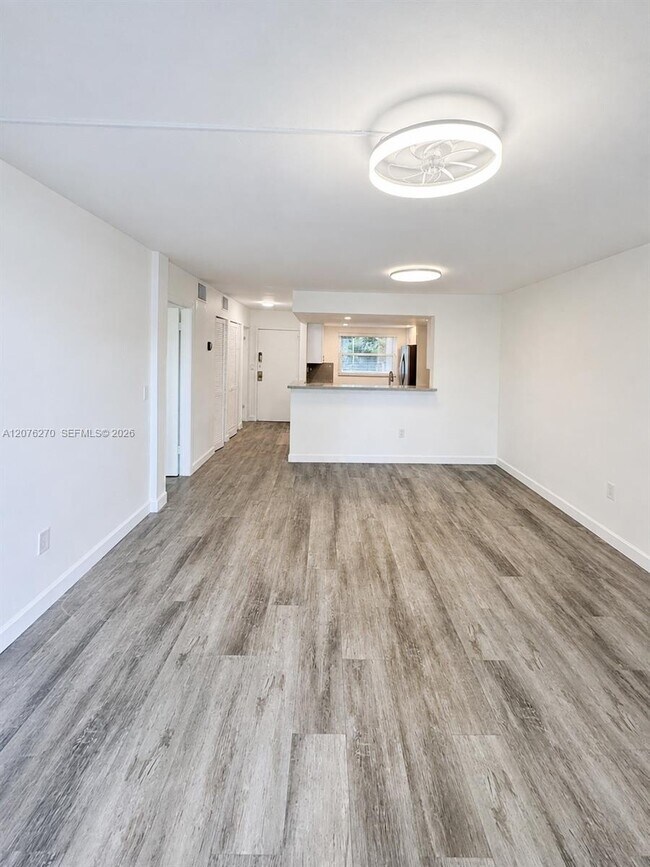 Foto del edificio - 4000 NE 170th St