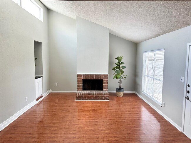 Foto del edificio - 9001 Carousel Ln