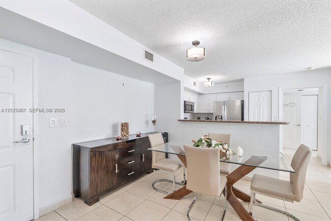 Building Photo - 1155 Brickell Bay Dr