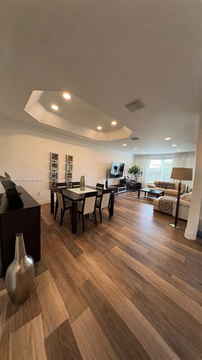 Foto del edificio - 6691 NW 107 Ct