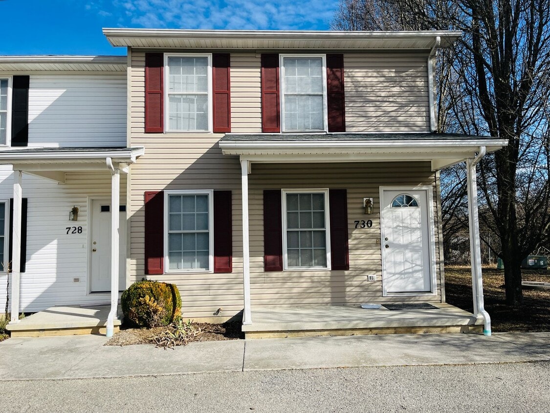 Primary Photo - 2 Bedroom, 2.5 Bath Townhouse