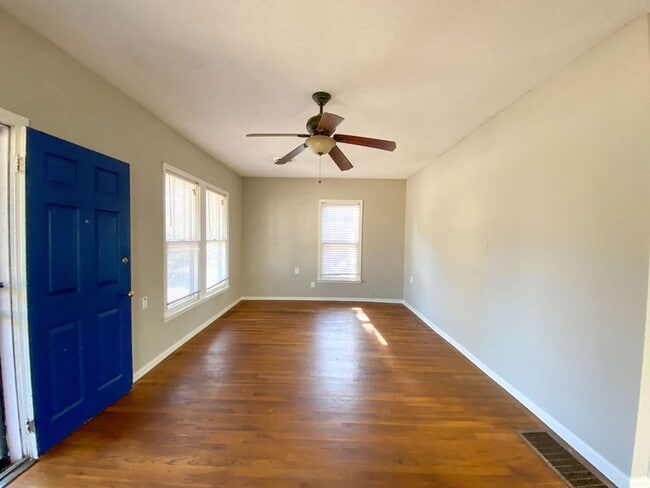 Photo - UPDATED 2 BD 1 BA NEAR House