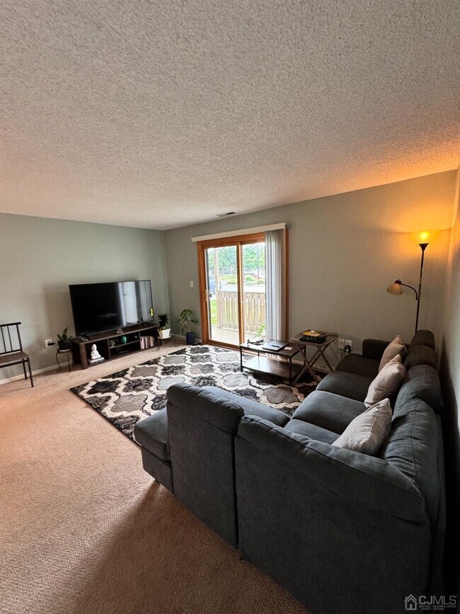 Building Photo - 2107 Ravens Crest Dr