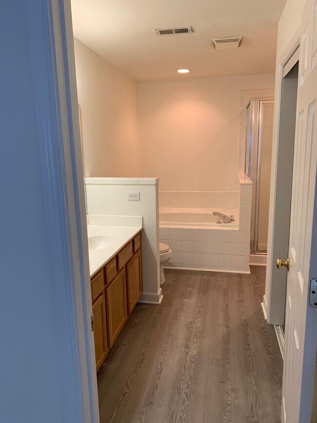 Building Photo - 4565 Treerose Way