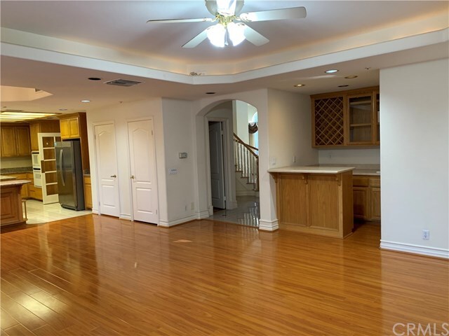 Building Photo - 448 W Woodruff Ave