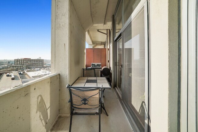 Foto del edificio - 900 N Kingsbury St