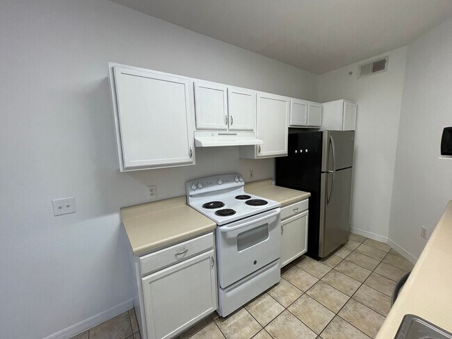 Foto del edificio - ANNUAL RENTAL - FIRST FLOOR 2 BED / 2 BATH AT FAIRWAY PRESERVE