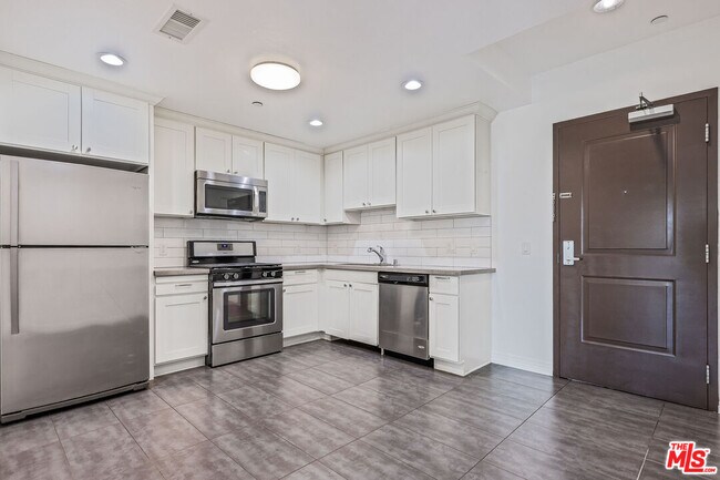 Foto del edificio - 1061 S Oxford Ave