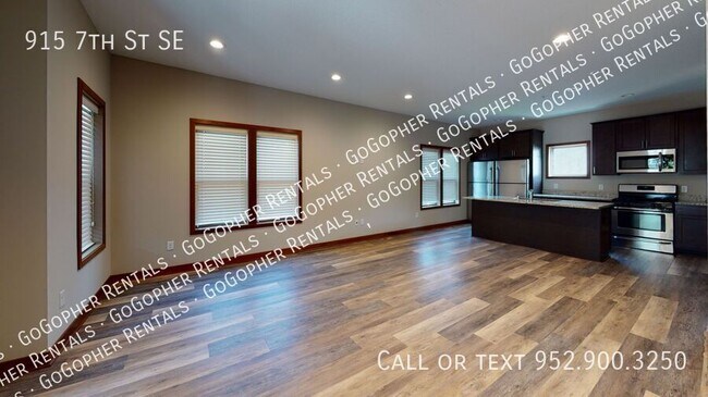 Foto del edificio - Modern 5 Bedroom Duplex Close to U of M Ca...