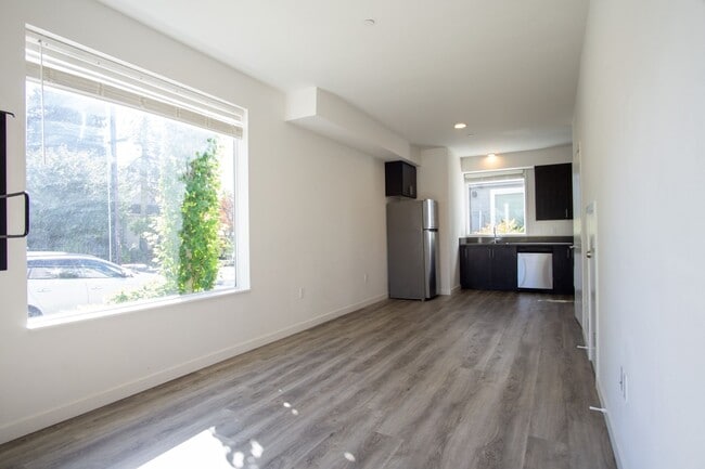 Building Photo - Stylish 2-Bedroom Townhouse in St John's R...