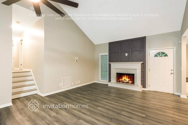 Foto del edificio - 799 Lost Creek Cir