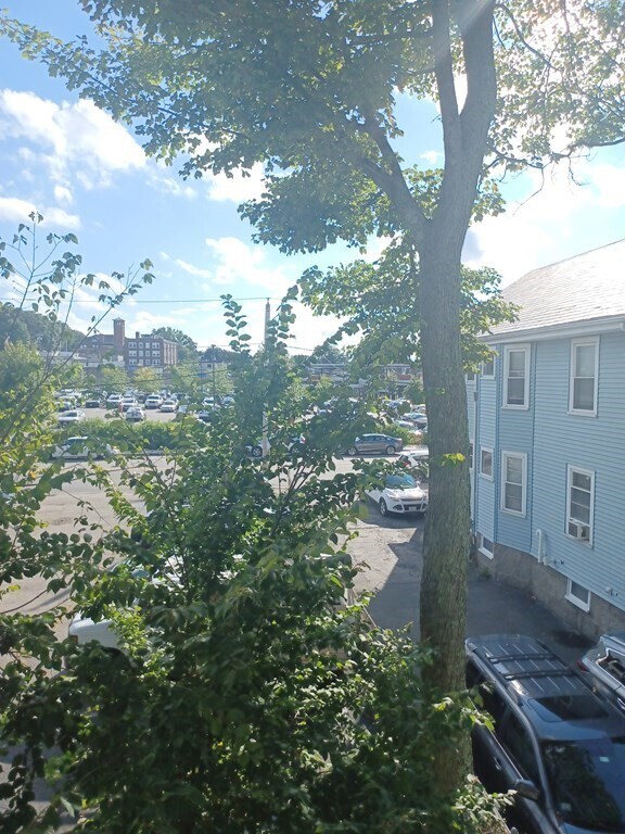 Building Photo - 74 Chapman St