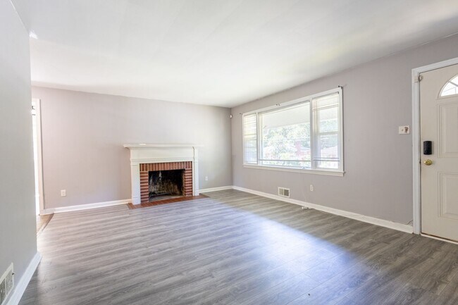 Building Photo - Beautiful 3 BR/2 BA Single-Family Home in ...