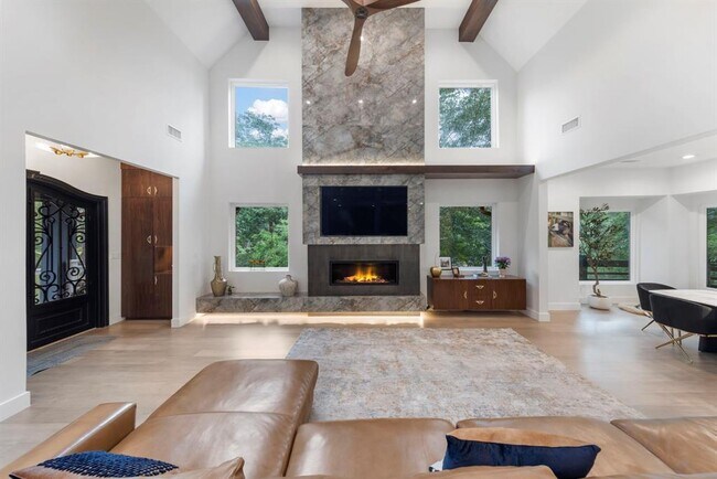 Building Photo - 14335 Hillshire Dr