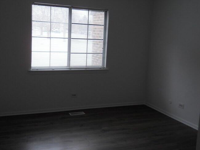 Building Photo - 110 Steeple Dr