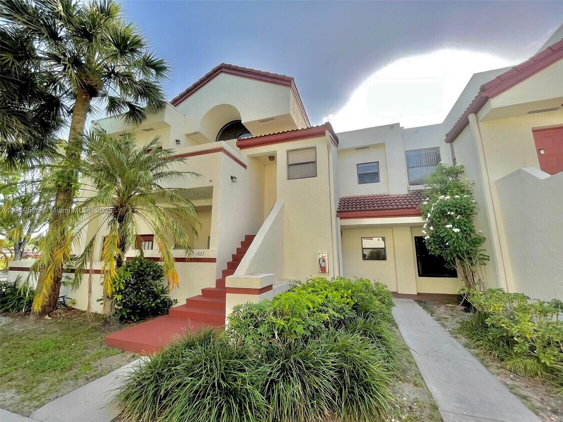 Primary Photo - 1423 Avon Ln