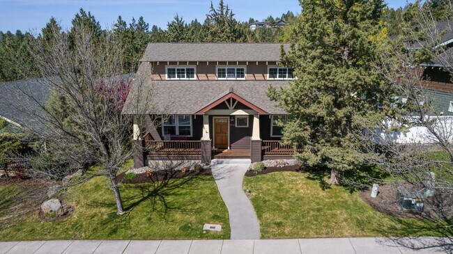 Foto del edificio - **Spacious 4-Bedroom Craftsman Home on Awb...