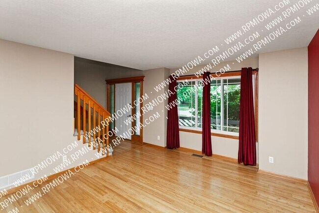 Building Photo - 8912 Highland Oaks Dr