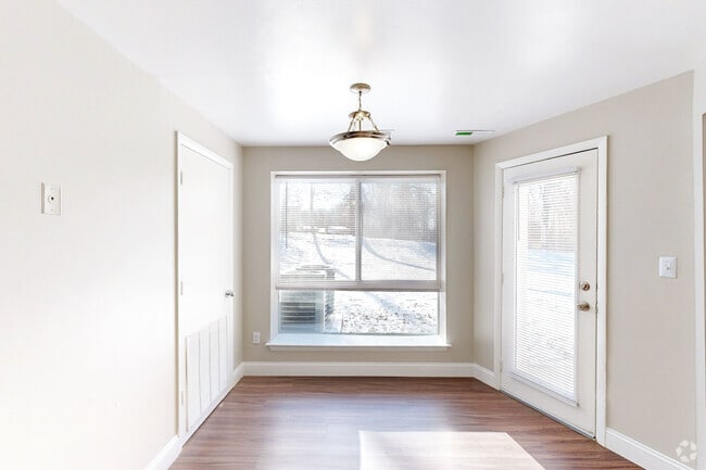 Interior Photo - Knights Bridge II