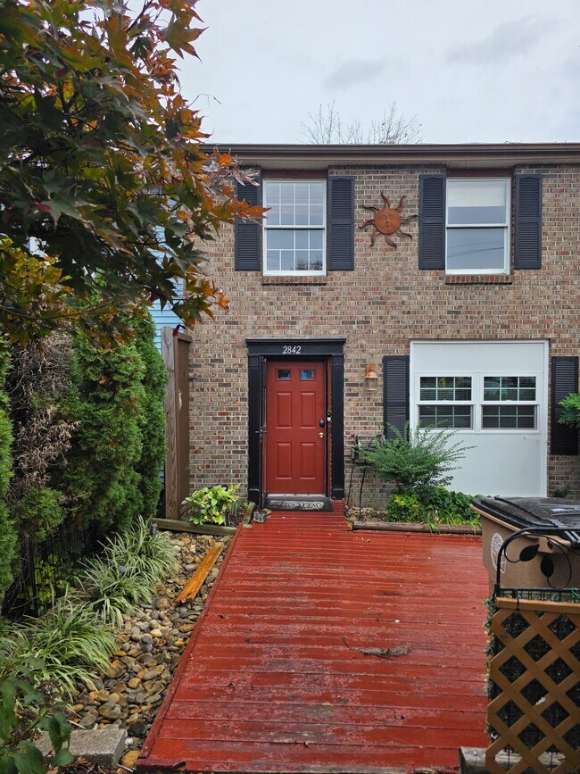 Foto del edificio - 2842 Lake Forest Dr