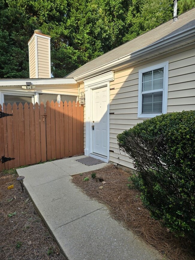 Building Photo - Rare 2 bed 2 bath home located in Austell