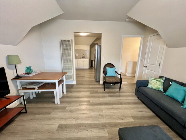 Foto del edificio - Short-term furnished apartment!