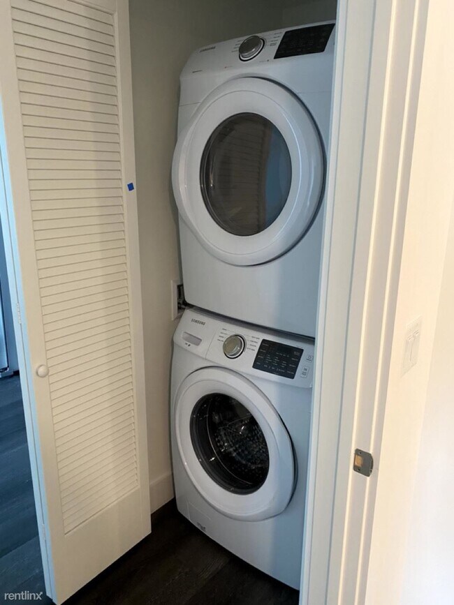 Foto del edificio - 1 br, 1 bath Condo - 724 W University Ave ...