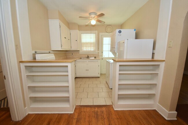 Foto del edificio - 1 bed, 1 bath unit in Vollintine Evergreen Historic District near Rhodes College.