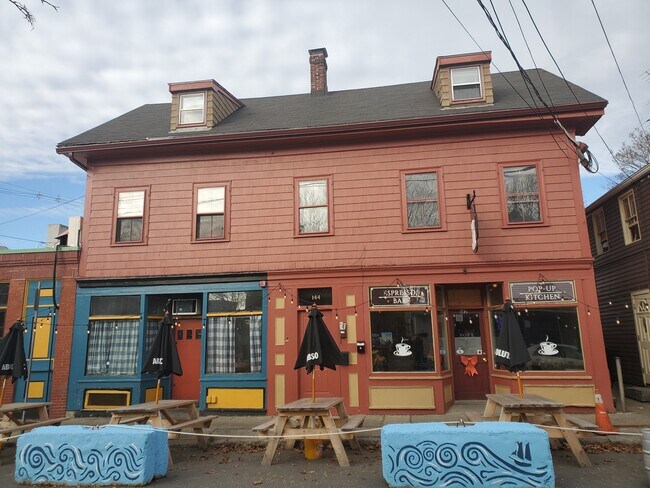 Building Photo - 144 Derby St