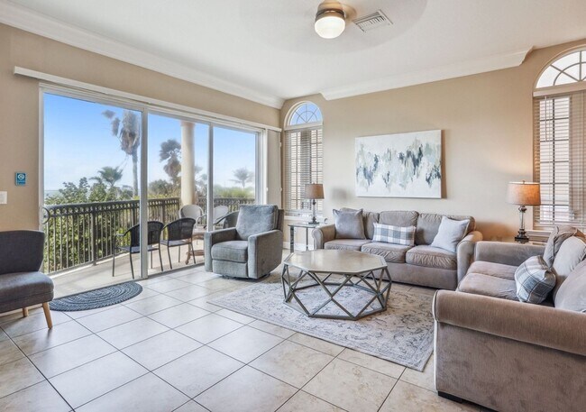 Foto del edificio - Gulf-Front Luxury Townhouse | 4 Bedrooms +...