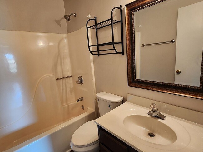 Foto del edificio - 2036 Merle Ln