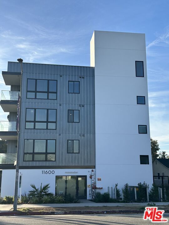 Primary Photo - 11600 National Blvd