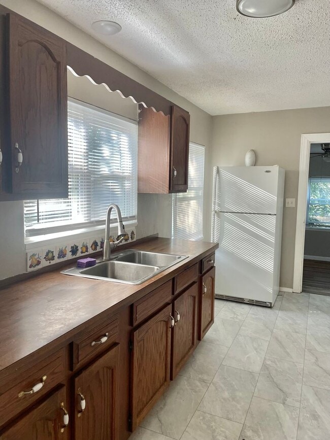 Building Photo - Beautiful House for Rent