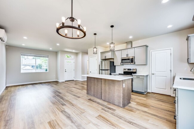 Building Photo - 2749 Callahan Dr
